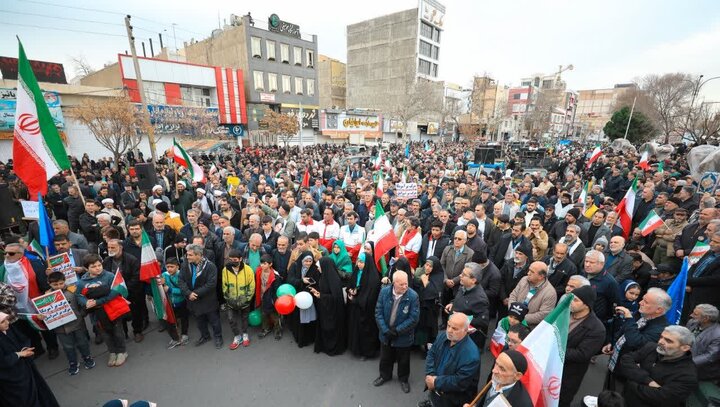تصاویر/ حضور حماسی مردم ساوجبلاغ در راهپیمایی ۲۲ بهمن‌ماه