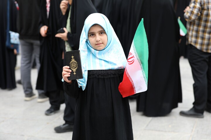 تصاویر/ حضور خواهران در راهپیمایی ۲۲ بهمن