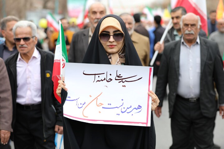 تصاویر/ حضور خواهران در راهپیمایی ۲۲ بهمن