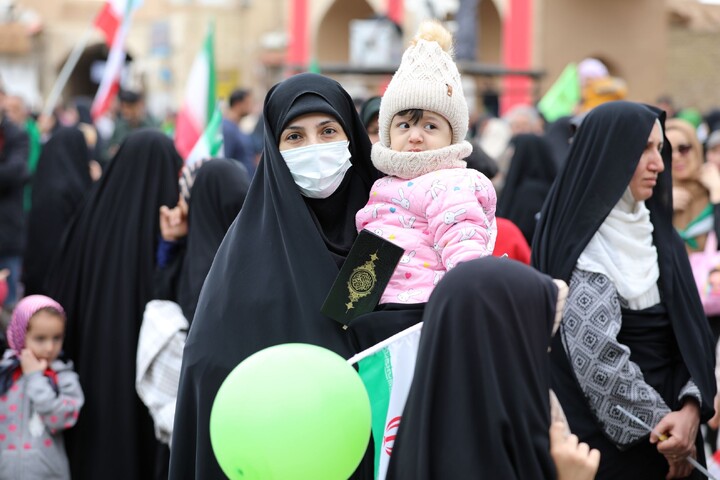 تصاویر/ حضور خواهران در راهپیمایی ۲۲ بهمن