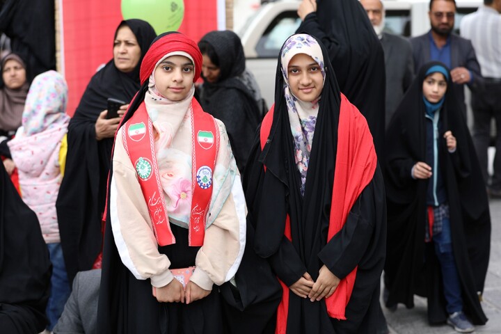 تصاویر/ حضور خواهران در راهپیمایی ۲۲ بهمن
