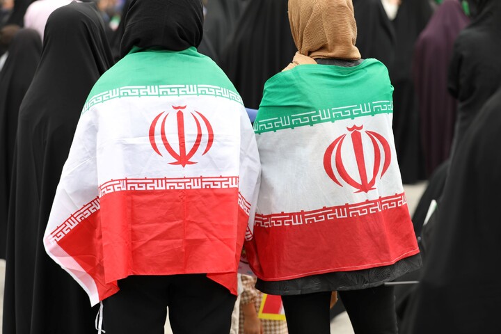 تصاویر/ حضور خواهران در راهپیمایی ۲۲ بهمن