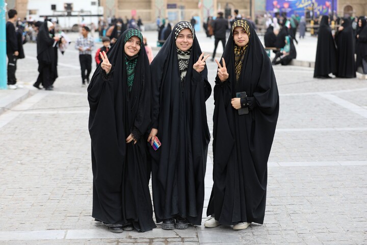 تصاویر/ حضور خواهران در راهپیمایی ۲۲ بهمن