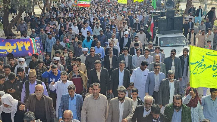 تصاویر/ مراسم راهپیمایی یوم‌الله ۲۲ بهمن در شهر ریگان
