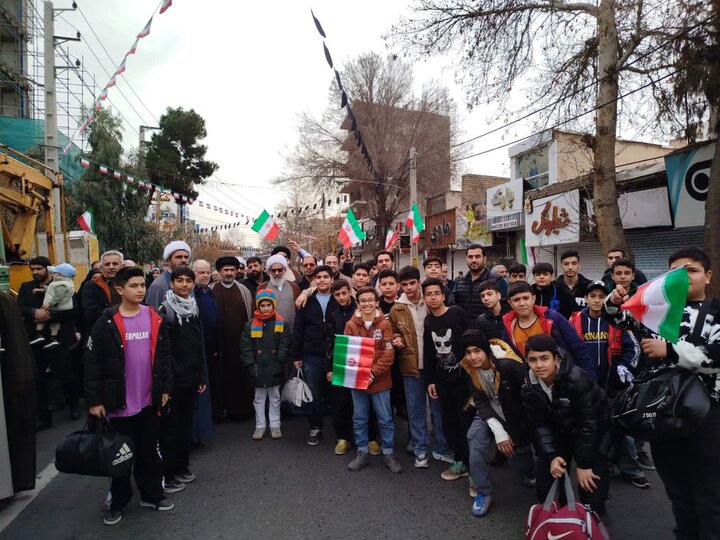 تصاویر/ شکوه حضور مردم ورامین در راهپیمایی ۲۲ بهمن