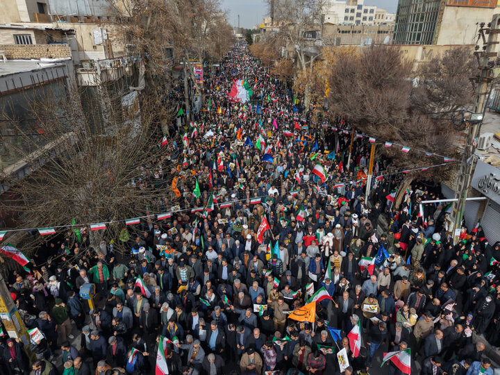 تصاویر/ شکوه حضور مردم ورامین در راهپیمایی ۲۲ بهمن