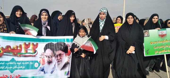 تصاویر/ حضور بانوان طلبه آذربایجان غربی در راهپیمایی ۲۲ بهمن