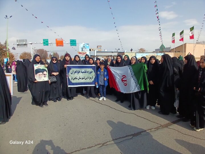 تصاویر/ حضور بانوان طلبه آذربایجان غربی در راهپیمایی ۲۲ بهمن