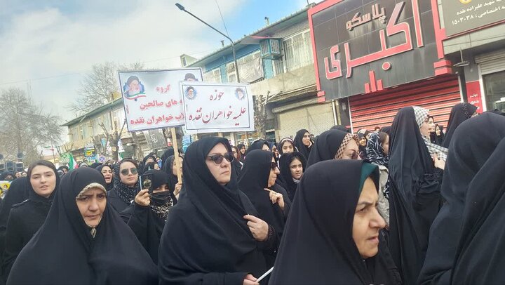 تصاویر/ حضور بانوان طلبه آذربایجان غربی در راهپیمایی ۲۲ بهمن