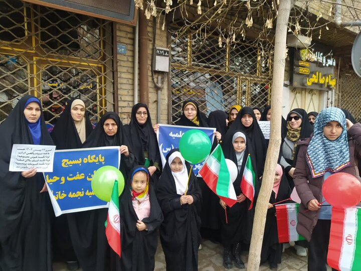 تصاویر/ حضور بانوان طلبه آذربایجان غربی در راهپیمایی ۲۲ بهمن