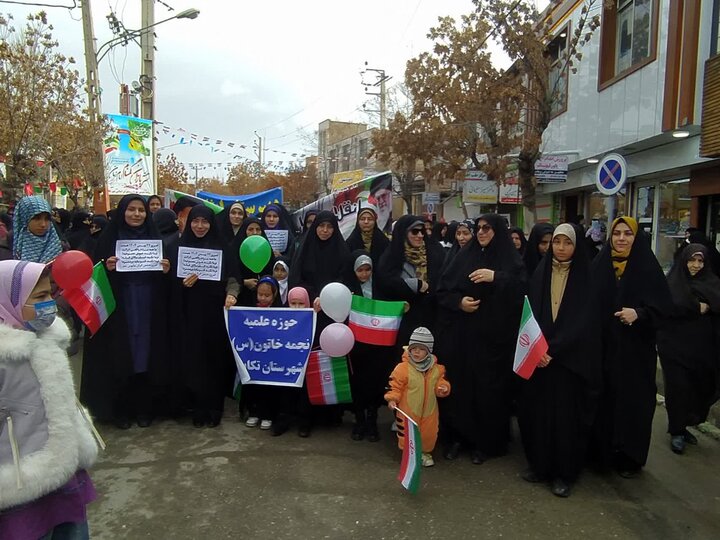 تصاویر/ حضور بانوان طلبه آذربایجان غربی در راهپیمایی ۲۲ بهمن