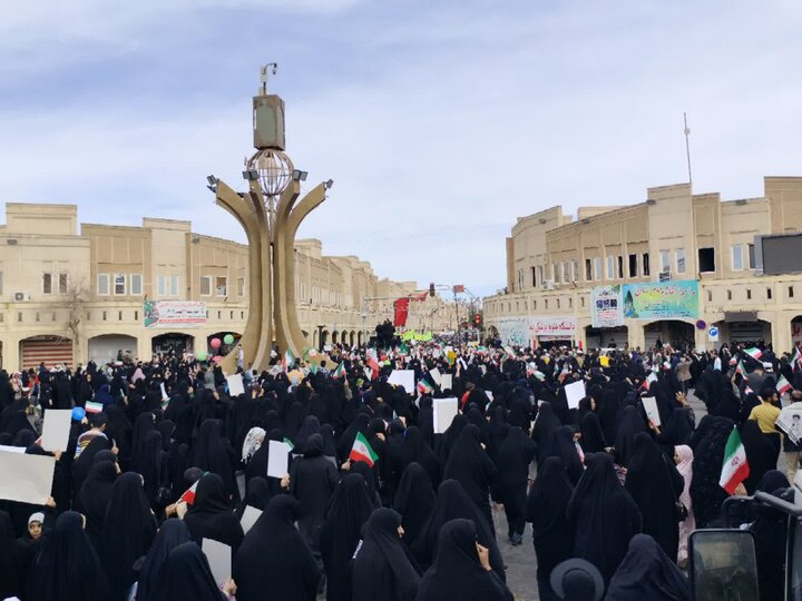 تصاویر/ مراسم راهپیمایی یوم‌الله ۲۲ بهمن در شهر بم