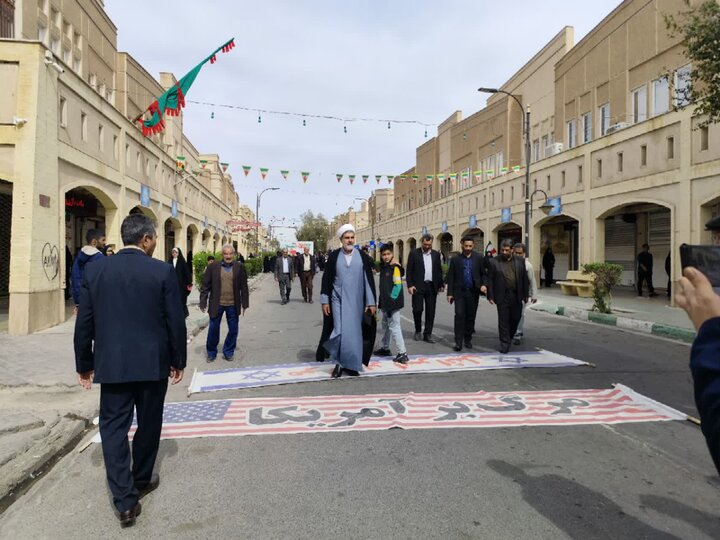 تصاویر/ مراسم راهپیمایی یوم‌الله ۲۲ بهمن در شهر بم