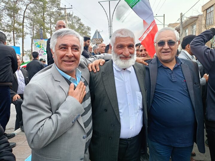 تصاویر/راهپیمایی مردم ولایتمدار بادرود در یوم الله ۲۲بهمن ۱۴۰۴