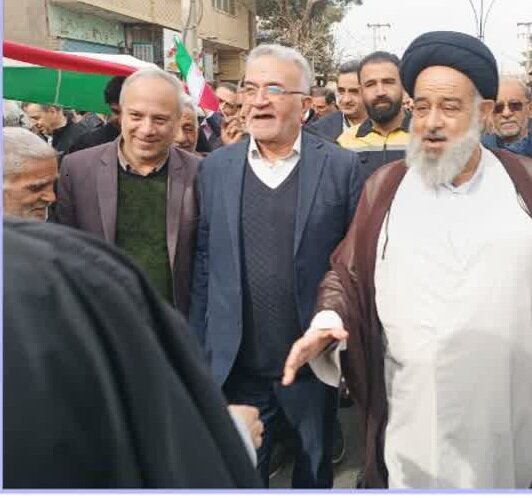 تصاویر/راهپیمایی مردم ولایتمدار بادرود در یوم الله ۲۲بهمن ۱۴۰۴