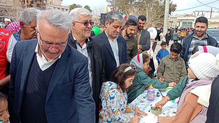 تصاویر/راهپیمایی مردم ولایتمدار بادرود در یوم الله ۲۲بهمن ۱۴۰۴