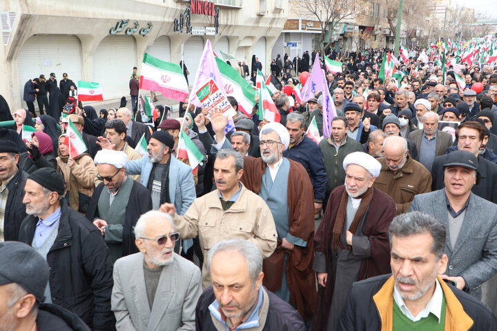 تصاویر / راهپیمایی یوم الله 22 بهمن در قزوین برگزار شد