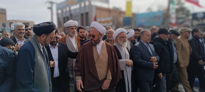 تصاویر/ مراسم راهپیمایی یوم‌الله ۲۲ بهمن در شهر بردسیر