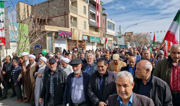 تصاویر/ مراسم راهپیمایی یوم‌الله ۲۲ بهمن در شهر بردسیر