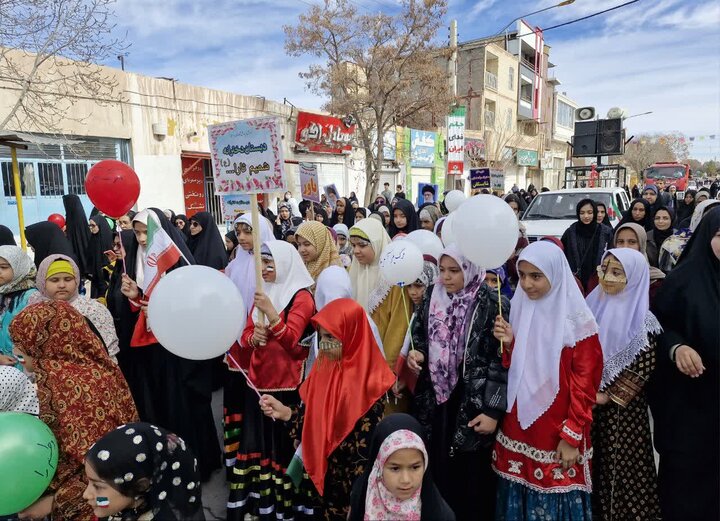 تصاویر/ مراسم راهپیمایی یوم‌الله ۲۲ بهمن در شهر بردسیر