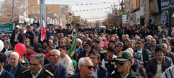 تصاویر/ مراسم راهپیمایی یوم‌الله ۲۲ بهمن در شهر بردسیر