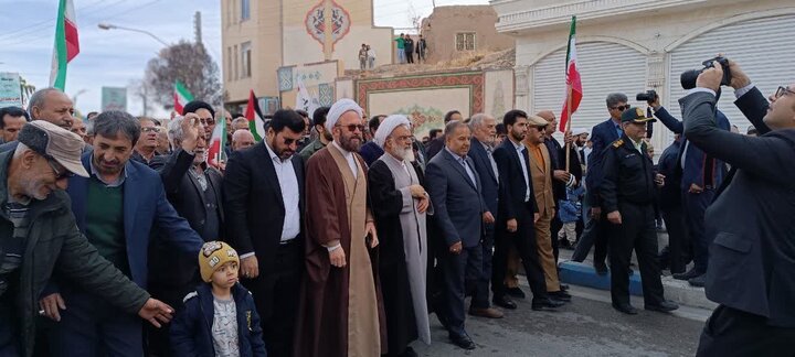 تصاویر/ مراسم راهپیمایی یوم‌الله ۲۲ بهمن در شهر بردسیر