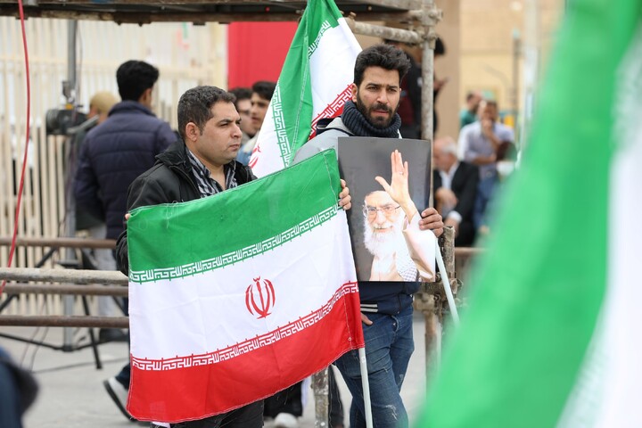 تصاویر/ خروش مردم انقلابی استان یزد در راهپیمایی یوم الله ۲۲ بهمن ماه