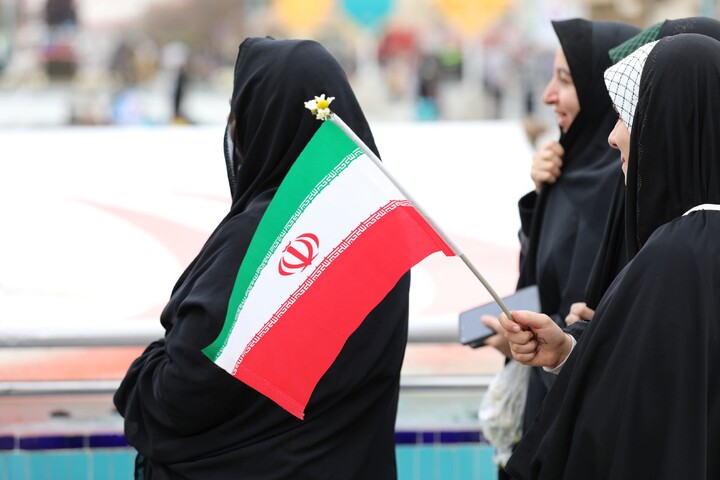 تصاویر/ خروش مردم انقلابی استان یزد در راهپیمایی یوم الله ۲۲ بهمن ماه