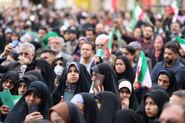 تصاویر/ خروش مردم انقلابی استان یزد در راهپیمایی یوم الله ۲۲ بهمن ماه