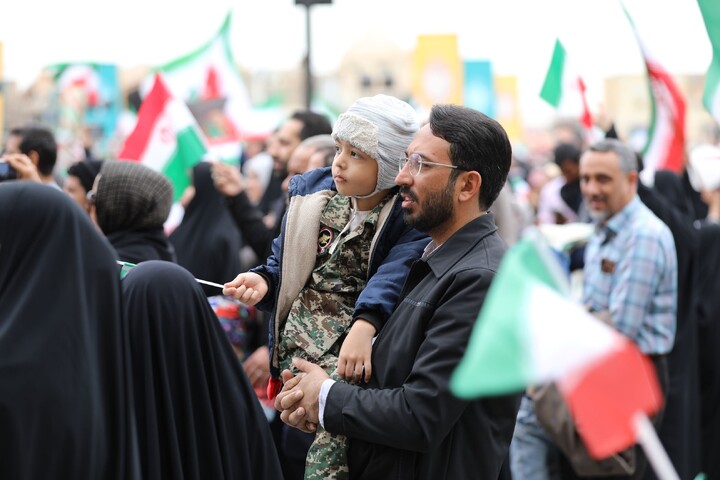 تصاویر/ خروش مردم انقلابی استان یزد در راهپیمایی یوم الله ۲۲ بهمن ماه