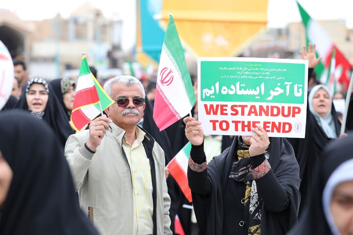 تصاویر/ خروش مردم انقلابی استان یزد در راهپیمایی یوم الله ۲۲ بهمن ماه