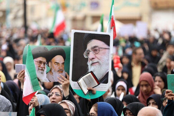 تصاویر/ خروش مردم انقلابی استان یزد در راهپیمایی یوم الله ۲۲ بهمن ماه