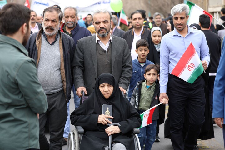 تصاویر/ خروش مردم انقلابی استان یزد در راهپیمایی یوم الله ۲۲ بهمن ماه