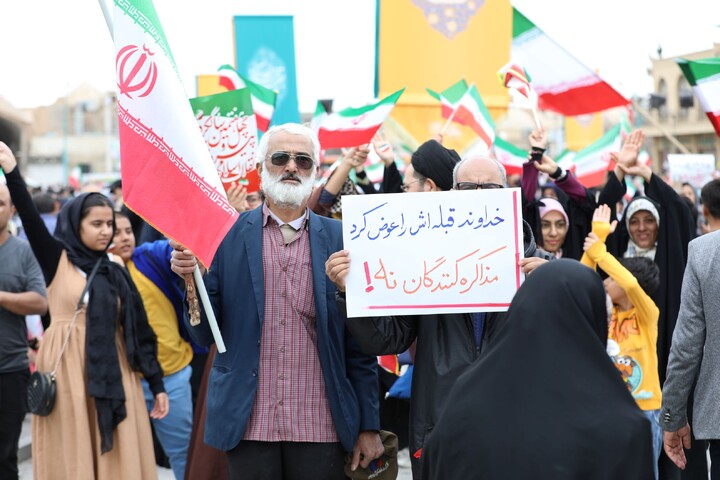 تصاویر/ خروش مردم انقلابی استان یزد در راهپیمایی یوم الله ۲۲ بهمن ماه