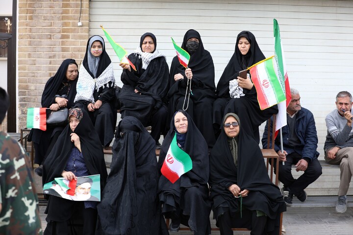 تصاویر/ خروش مردم انقلابی استان یزد در راهپیمایی یوم الله ۲۲ بهمن ماه