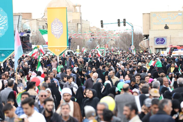 تصاویر/ خروش مردم انقلابی استان یزد در راهپیمایی یوم الله ۲۲ بهمن ماه