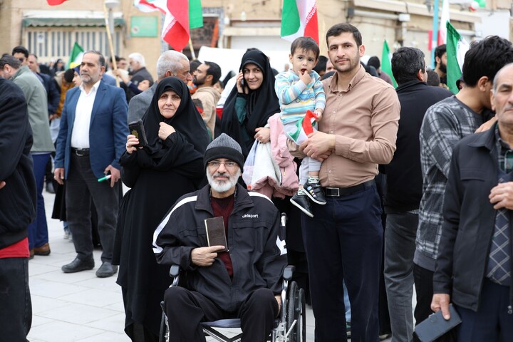 تصاویر/ خروش مردم انقلابی استان یزد در راهپیمایی یوم الله ۲۲ بهمن ماه