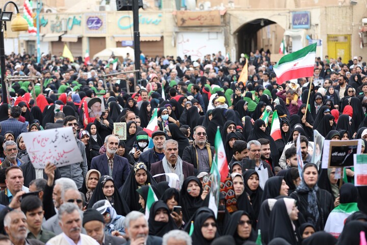 تصاویر/ خروش مردم انقلابی استان یزد در راهپیمایی یوم الله ۲۲ بهمن ماه