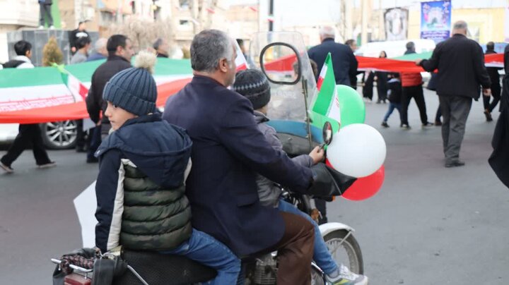 تصاویر/ مردم باقرشهر و کهریزک بار دیگر وفاداری خود را به انقلاب نشان دادند