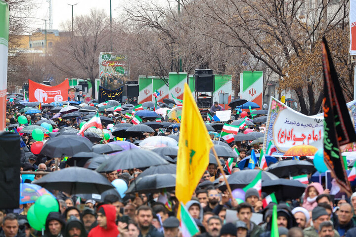 تصاویر/ خروش مردم انقلابی در راهپیمایی یوم الله ۲۲ بهمن ماه در تبریز