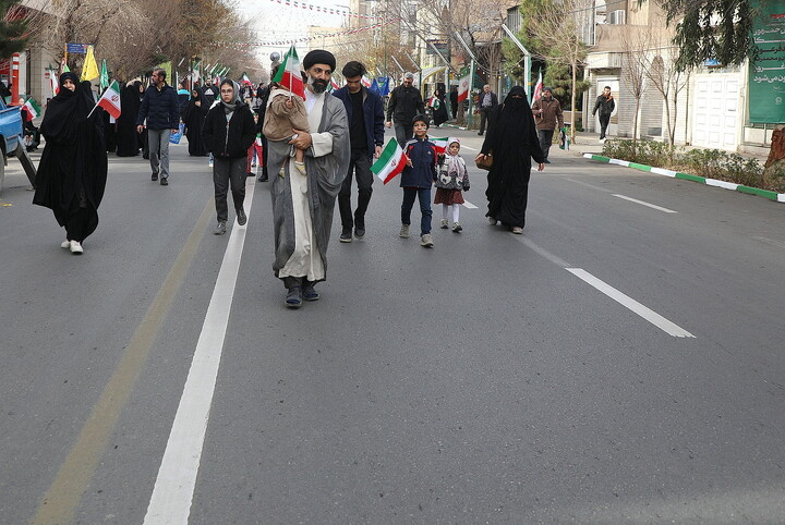 تصاویر/ حضور پر شور مردم فم در راهپیمایی دشمن‌شکن ۲۲ بهمن