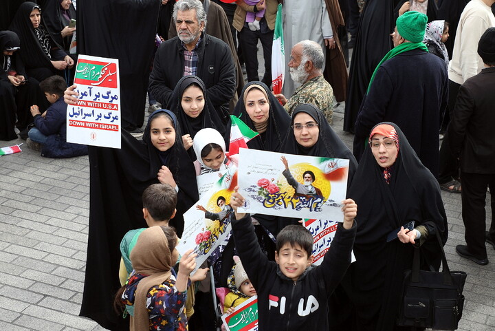 تصاویر/ حضور پر شور مردم فم در راهپیمایی دشمن‌شکن ۲۲ بهمن