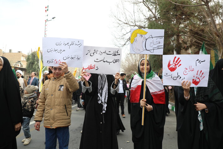 تصاویر/ حضور پر شور مردم فم در راهپیمایی دشمن‌شکن ۲۲ بهمن