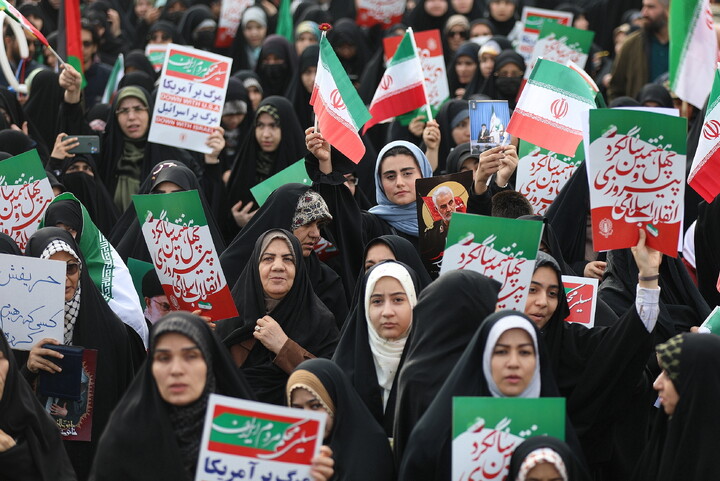 تصاویر/ حضور پر شور مردم فم در راهپیمایی دشمن‌شکن ۲۲ بهمن