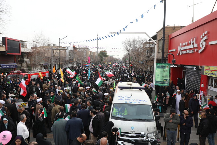 تصاویر/ حضور پر شور مردم فم در راهپیمایی دشمن‌شکن ۲۲ بهمن