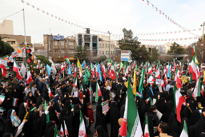 تصاویر/ حضور پر شور مردم فم در راهپیمایی دشمن‌شکن ۲۲ بهمن