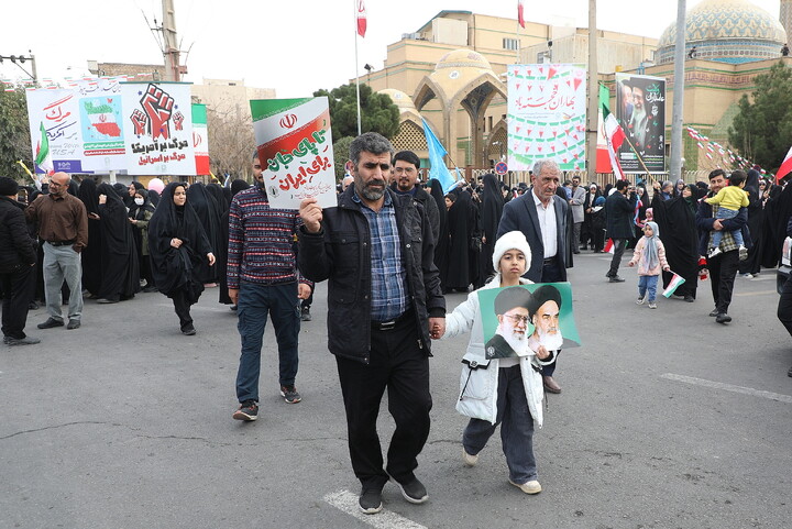 تصاویر/ حضور پر شور مردم فم در راهپیمایی دشمن‌شکن ۲۲ بهمن