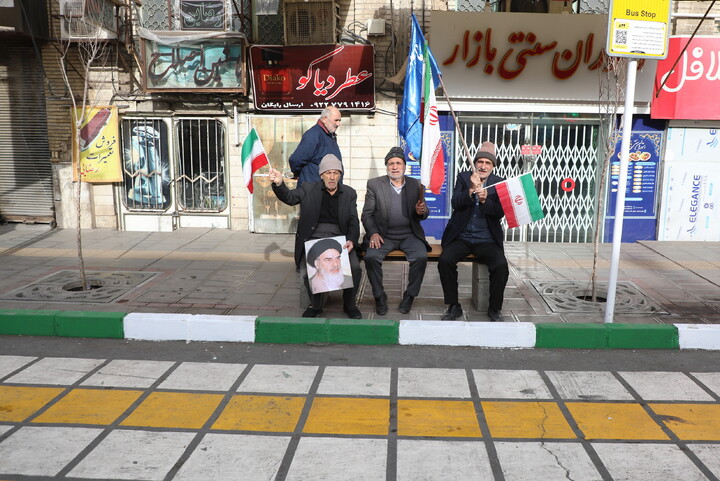 تصاویر/ حضور پر شور مردم فم در راهپیمایی دشمن‌شکن ۲۲ بهمن