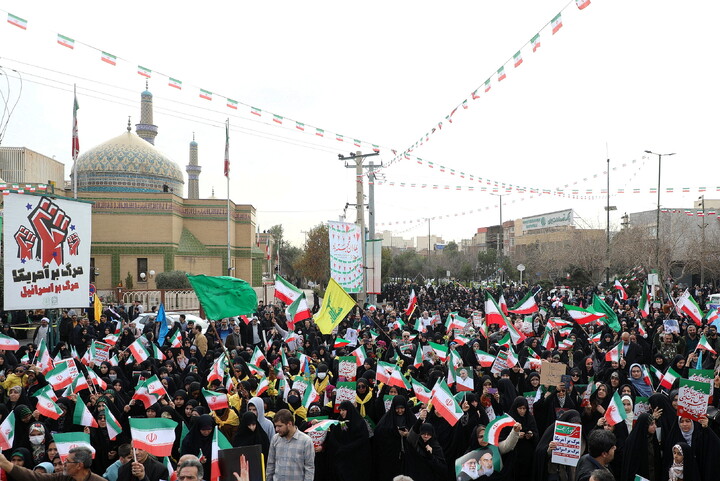 تصاویر/ حضور پر شور مردم فم در راهپیمایی دشمن‌شکن ۲۲ بهمن