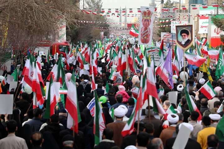 تصاویر/ حضور پر شور مردم فم در راهپیمایی دشمن‌شکن ۲۲ بهمن